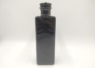 Черная бутылка шампуня геля ливня тонкого угольника бутылок косметики заботы кожи изготовленная на заказ